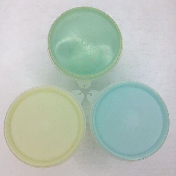 Vintage Tupperware Set 4 Pastel Bowls Teal Blue Yellow White 3 Lids Kitchenware - Picture 3 of 16